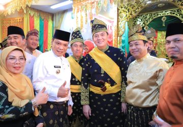 Terima Gelar Adat Dari LAMR, Pj Walikota Ucapkan Selamat ke Kapolda Riau