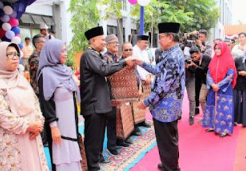 Hadiri Reuni Akbar Lintas Angkatan SMA Negeri 1 Tembilahan, Bupati Inhil HM Wardan Harapkan Alumni Jadi Inspirasi