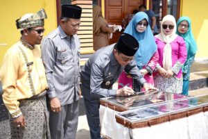 Bupati Inhil HM Wardan Resmikan Kantor Desa Tanjung Raja Kateman