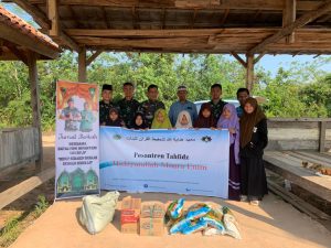 Batalyon Infantri 141/AYJP Bagi Sembako ke Pondok Pesantren Tahfidz Hidayatullah Transosial