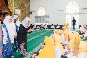 Hadiri dan Saksikan Langsung Pengukuhan Permata Muslimah Azhara, Pj. Ketua TP PKK Kab. Kampar : Majelis Taklim Sebagai Wadah Ukhuwah Islamiyah