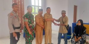 Ratusan Warga Rengat Barat Indragiri Hulu Terima BLT dan KPM Yang di Serahkan Langsung Camat Secara Simbolis