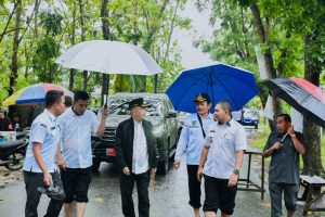 Pj Bupati Kampar Tinjau Banjir di Desa Pandau Jaya Kecamatan Siak Hulu