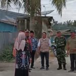 Bupati Inhil Meninjau Langsung Perbaikan Jalan Longsor Desa Pekan Tua