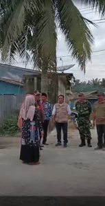 Bupati Inhil Meninjau Langsung Perbaikan Jalan Longsor Desa Pekan Tua