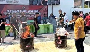 Kejari Situbondo Gelar Pemusnahan BB Kasus In Kracht