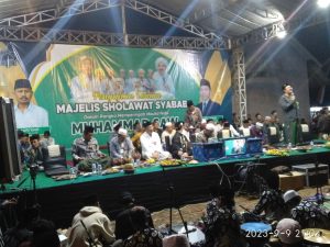 Ribuan Jamaah Hadiri Majelis Sholawat Syabab di Desa Kladi Bondowoso