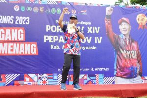 Meriah, Ribuan Warga Muba Jalan Sehat dan Senam Bareng Pj Bupati Apriyadi