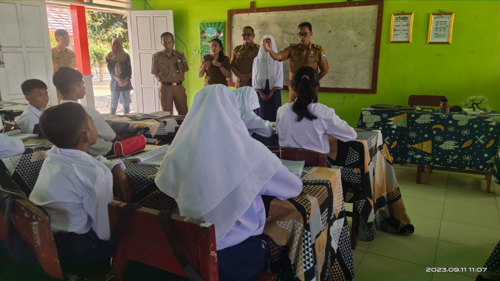 Plt. Kadisdik Lamsel Asep Jumhur, Cek Sarana dan Prasarana SMPN 1 Way Panji