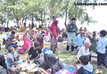 Ratusan Wisatawan Kunjungi Pantai Lapin, Sempena Festival Mandi Shafar