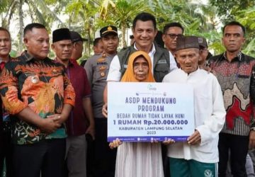 Pemkab Lamsel Bersama PT ASDP Bakauheni Berikan Bantuan Bedah Rumah di Desa Kenyanyan dan Desa Hatta
