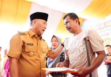 Kurangi Beban Masyarakat, Pj Bupati Apriyadi Kembali Salurkan Beras CPP
