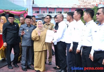 Bupati Kasmarni Serahkan SK PPPK pada 1.565 Formasi Guru dan Tenaga Teknis