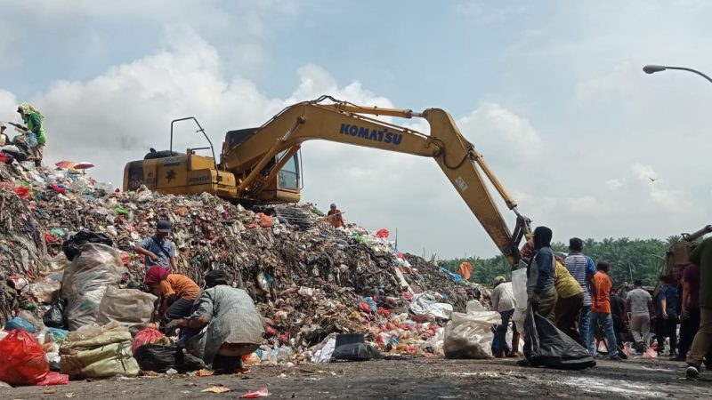 TPA 2 Muara Fajar Longsor, Truk Sampah Dialihkan ke TPA 1