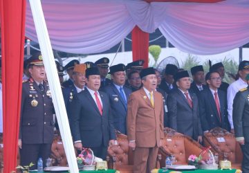 Pj Wali Kota Pekanbaru Saksikan Parade dan Defile Pasukan TNI-Polri