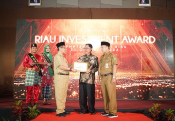 Serap 10,6 Triliun Realisasi Investasi dan 20,8 Ribu Tenaga Kerja, Pemkab Inhil Raih Penghargaan Riau Investment Award 2023