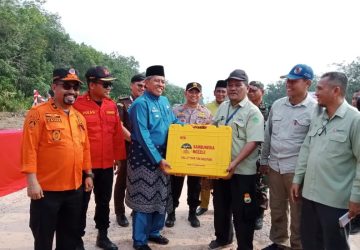 Diterima Bupati Siak, PT Arara Abadi-APP Sinar Mas Serahkan 10 set Sambunesia Nozzle