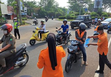 Gerak Cepat Antisipasi Dampak Kabut Asap, Pemkab Muba Bagikan Ribuan Masker Untuk Masyarakat
