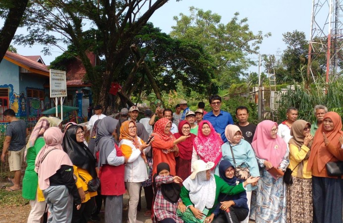 Hadiri Kegiatan Goro Masal Warga Air tawar Barat, Ginno Irwan: Selain Jaga Kebersihan Kegiatan Goro Juga Jadi Ajang Silaturahmi Antar Warga