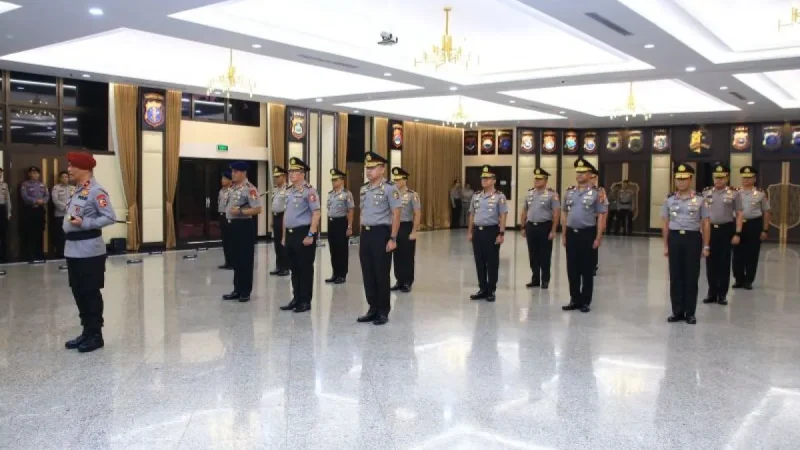 Kapolri Terima Korps Raport Kenaikan Pangkat Dankorbrimob dan 13 Pati