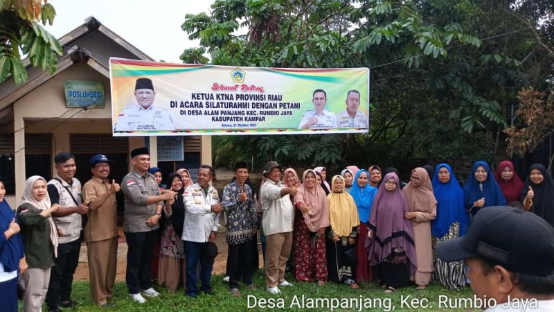 Ketua KTNA Riau Kunjungin Petani di Kecamatan Rumbio Jaya,