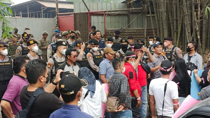 Aksi Demo Solidaritas Masyarakat Muara Enim Bersatu Gruduk PT Lingga Djaja