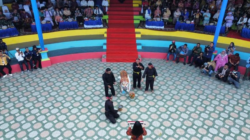 Tarian Sakral Ngagah Harimau Memukau Penonton Saat Pembukaan Festival Kerinci ke XXl