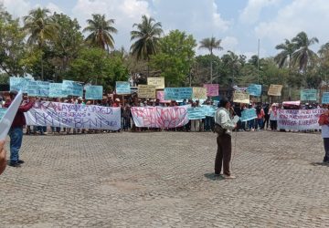 Ratusan Warga Trans Tanjungan Menyampaikan Aspirasinya di Gedung DPRD Lamsel, dan Balik Arah Dengan Tertib
