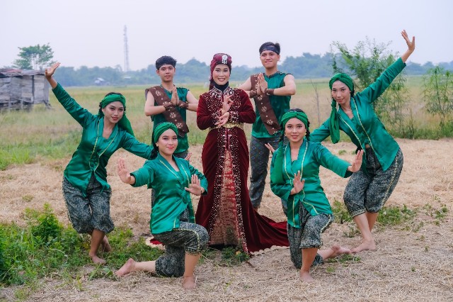 Pj Bupati Musi Banyuasin H Apriyadi Apresisasi Karya Penyanyi Novia Wulandari