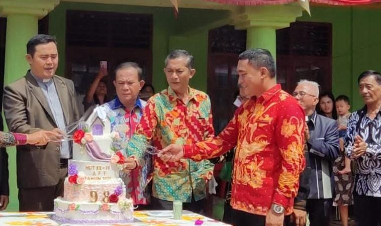 Caleg DPR RI Sokhiatulo Laoli, Hadiri HUT Angowuloa Fa’awosa Kho Yesu ke-98 Tahun