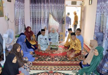 Jelang Tampil Pada Ajang MTQ Tingkat Provinsi di Kota Rengat, Pj Bupati Kampar bersama Istri Tinjau Kafilah Kampar