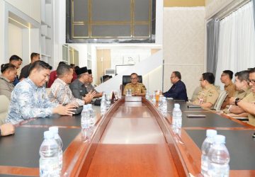 Bentuk Komitmen Sambut Pemilu 2024, Pj Bupati Kampar Tandatangani NPHD Bersama KPU dan Bawaslu