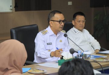 Percepatan Realisasi Fisik Keuangan Kegiatan Pembangunan Oktober 2023, Pj Bupati Kampar Menggelar Rapat Evaluasi Bersama Kepala OPD dan Camat