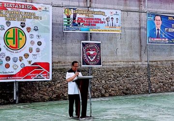 Mantan Bupati Nias Sokhiatulo Laoli, Hadiri Pembukaan Turnamen Futsal PT. Herman Julius Farma Cap I Tahun 2023