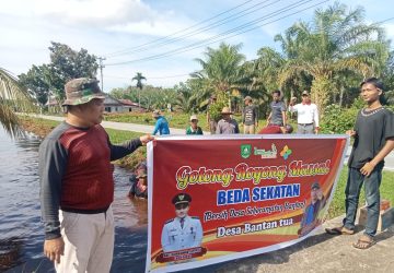 PEMDES Bantan Tua Bersama Masayarakat Melaksanakan Gotoroyong Beda Sekatan Bersama
