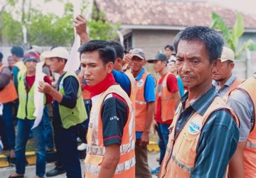 Buruh Bongkar Muat Geruduk PT. Tirta Investama, Tbk. Factory Teba Taggamus