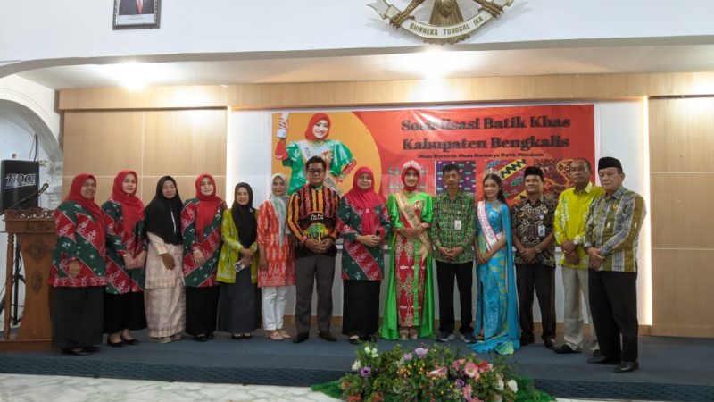 Bupati Bengkalis Membuka Sosialisasi Natik Khas Bengkalis, Untuk Memperkenalkan Batik Bengkalis Lebih Luas
