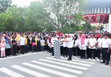 Ribuan Masyarakat Tumpah Ruah Ikuti Jalan Sehat HUT Korpri