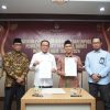 Bupati HM Wardan Bersama KPU Inhil Tandatangani Naskah Perjanjian Hibah Daerah Pendanaan Pilkada 2024
