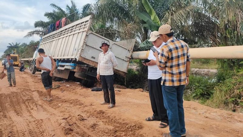 Koordinasi Bupati, PT Jatim Bantu Pemkab Rohil Perbaiki Jalan Lintas Kubu yang Rusak Parah
