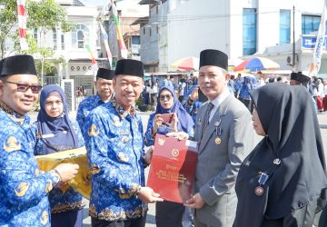 Bertindak Sebagai Inspektur Upacara HUT KORPRI, Bupati Rohil Ucapkan Terima Kasih kepada ASN