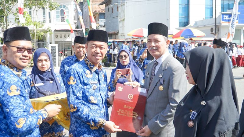 Bertindak Sebagai Inspektur Upacara HUT KORPRI, Bupati Rohil Ucapkan Terima Kasih kepada ASN