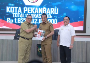Pemko Pekanbaru Terima DIPA dan Buku Daftar Alokasi TKD 2024 dari Pusat