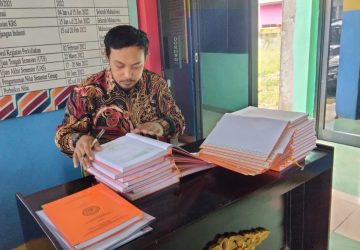 Komparasi Undang-Undang Guru dengan Ta’limul Muta’alimOleh : Agustomi, S.Pd., MM.,