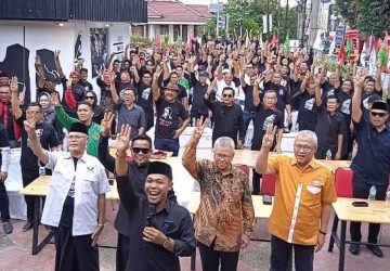 Kantor TPD Riau Ganjar – Mahfud Diresmi kan Langsung Oleh Ketua DPD PDI P Riau Zukri Misran