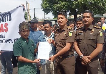 Tolak Kekerasan Terhadap Wartawan, Puluhan Wartawan Melakukan Aksi di Depan Kantor Kejari Palas