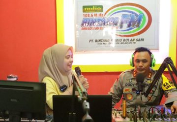 Talk Show di Radio, Kapolres Inhu Sampaikan Pemilu Damai Lewat Udara