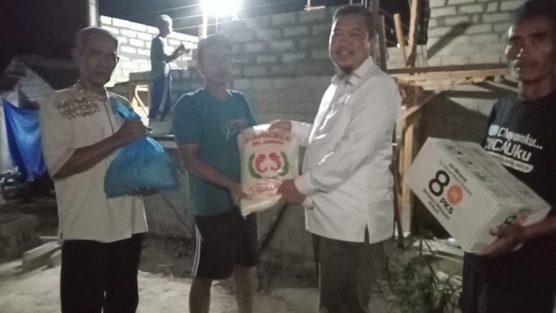 Anggota DPRD Lamsel, H. Andi Apriyanto Berikan Bantuan Sembako Kepada Warga Desa Bangun Rejo