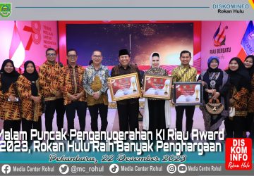 “KI RIAU AWARD 2023”, Bupati Sukiman dan Hj. Peni Herawati Raih Anugerah Keterbukaan Informasi 2023