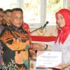 Bupati Nanang Ermanto Serahkan Insentif Tahap III Kepada 4.850 Guru di Lampung Selatan